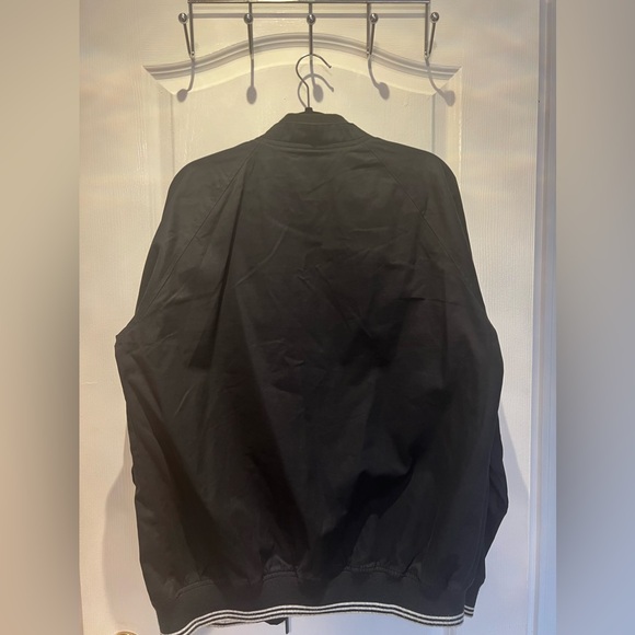 Adidas Men’s Navy blue lightweight jacket. - Picture 3 of 3